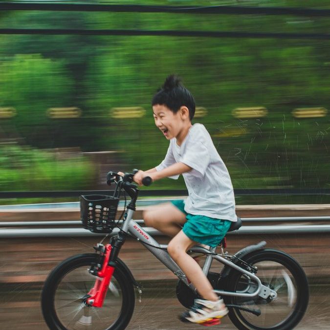 Jaki rower dla dziecka 120 cm – sprawdzamy, które parametry są kluczowe przy tym wzroście